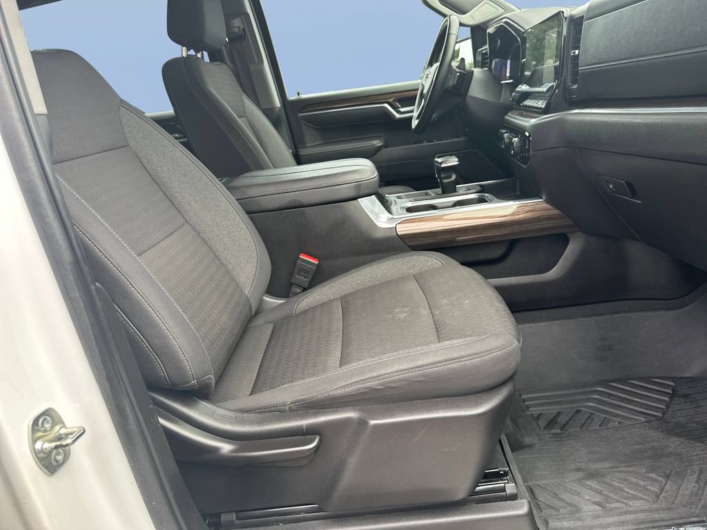 Used 2025 Chevrolet Silverado 1500 LT AWD/4WD image 24