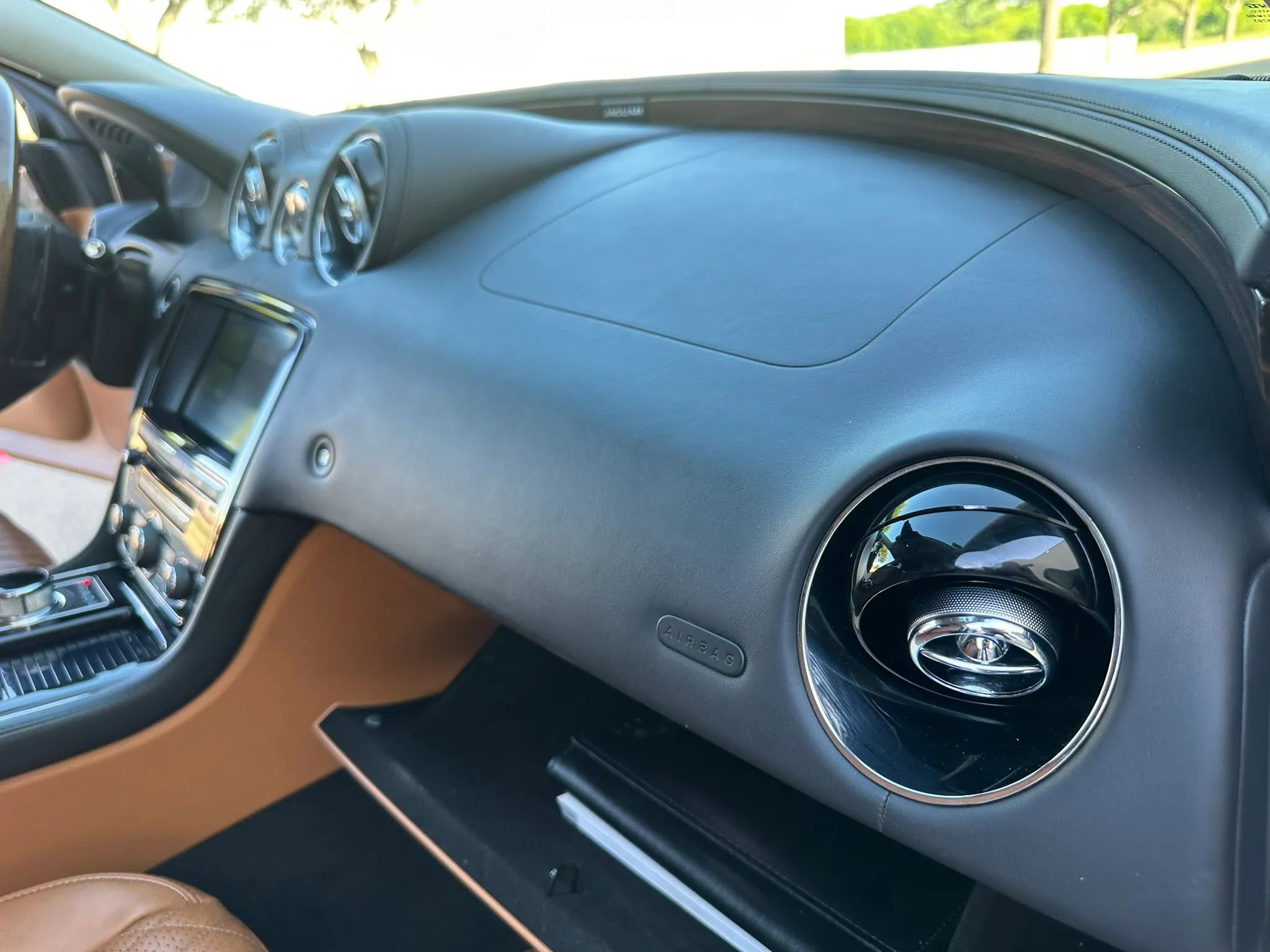 Used 2017 Jaguar XJ L Portfolio AWD/4WD image 34