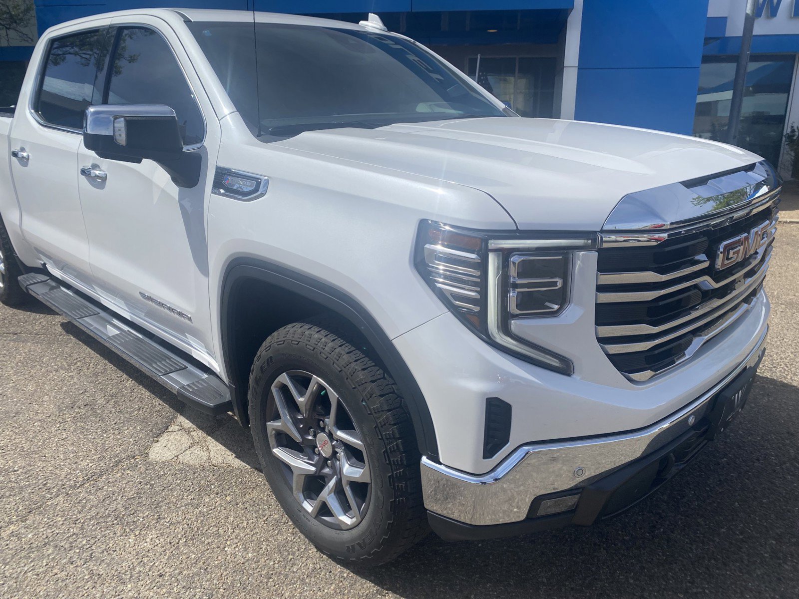 Used 2024 GMC Sierra 1500 Denali w/ Denali Reserve Package AWD/4WD image 2