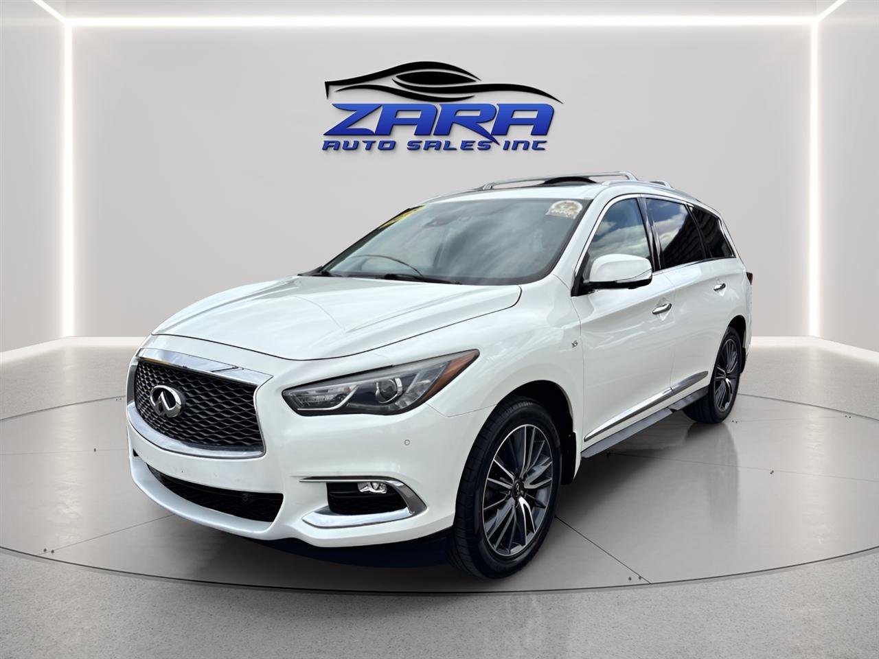 Used 2018 INFINITI QX60 Luxe w/ Deluxe Technology Package image 2