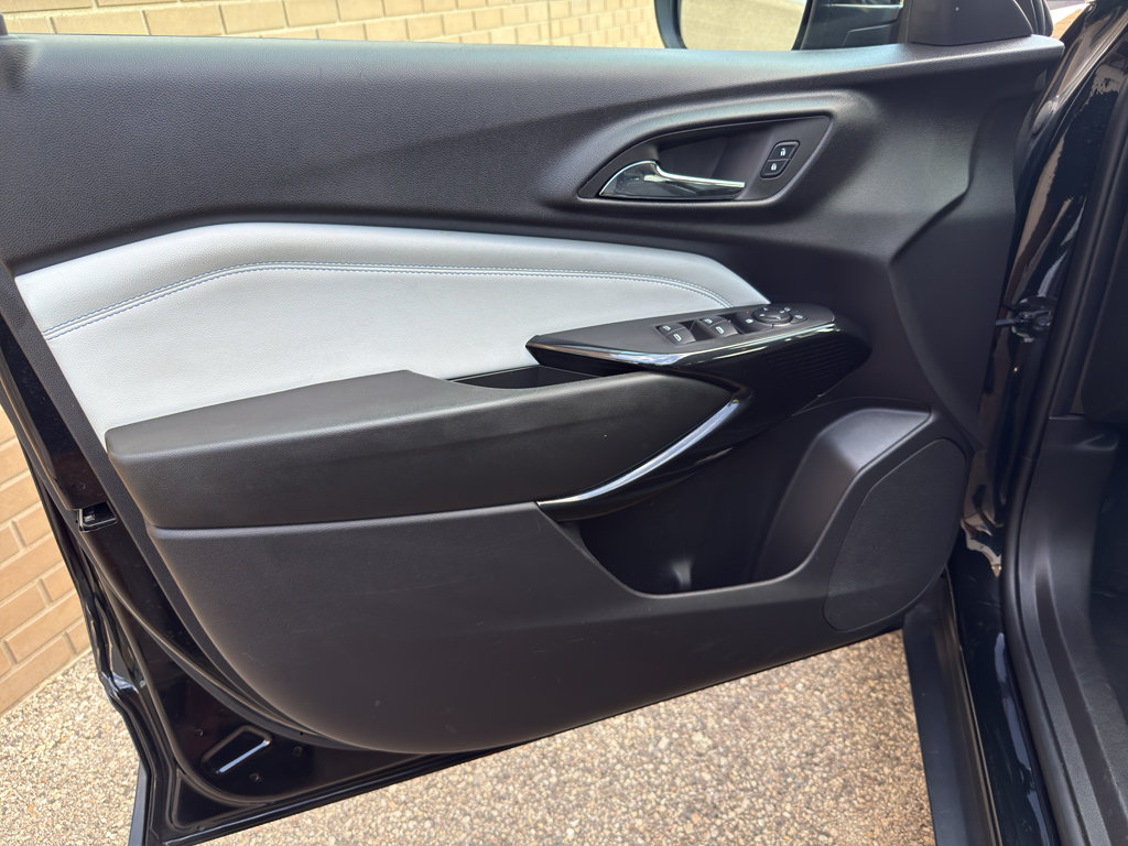 Used 2025 Chevrolet Trax LT FWD image 10