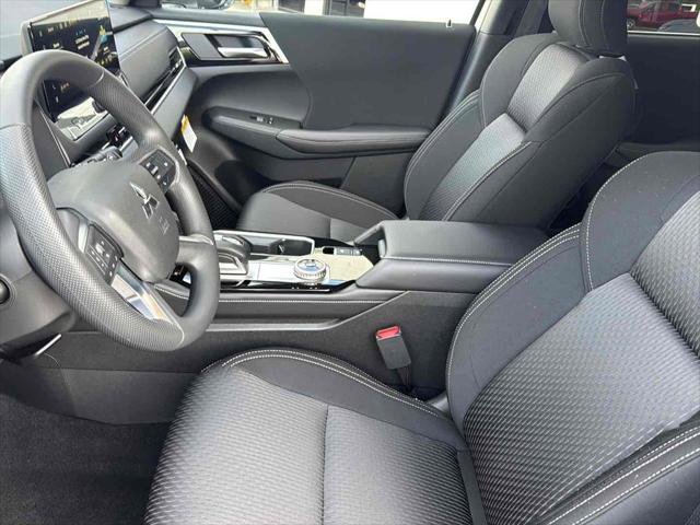 New 2026 Mitsubishi Outlander ES image 14