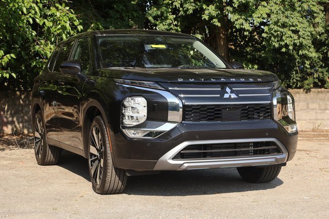 New 2025 Mitsubishi Outlander SE