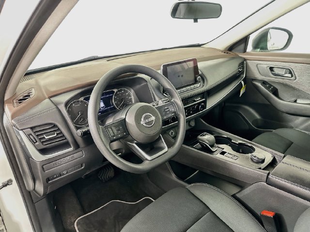Used 2023 Nissan Rogue S AWD/4WD image 10