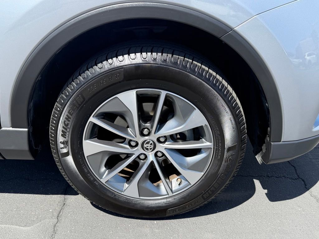 Used 2018 Toyota RAV4 XLE AWD/4WD image 9