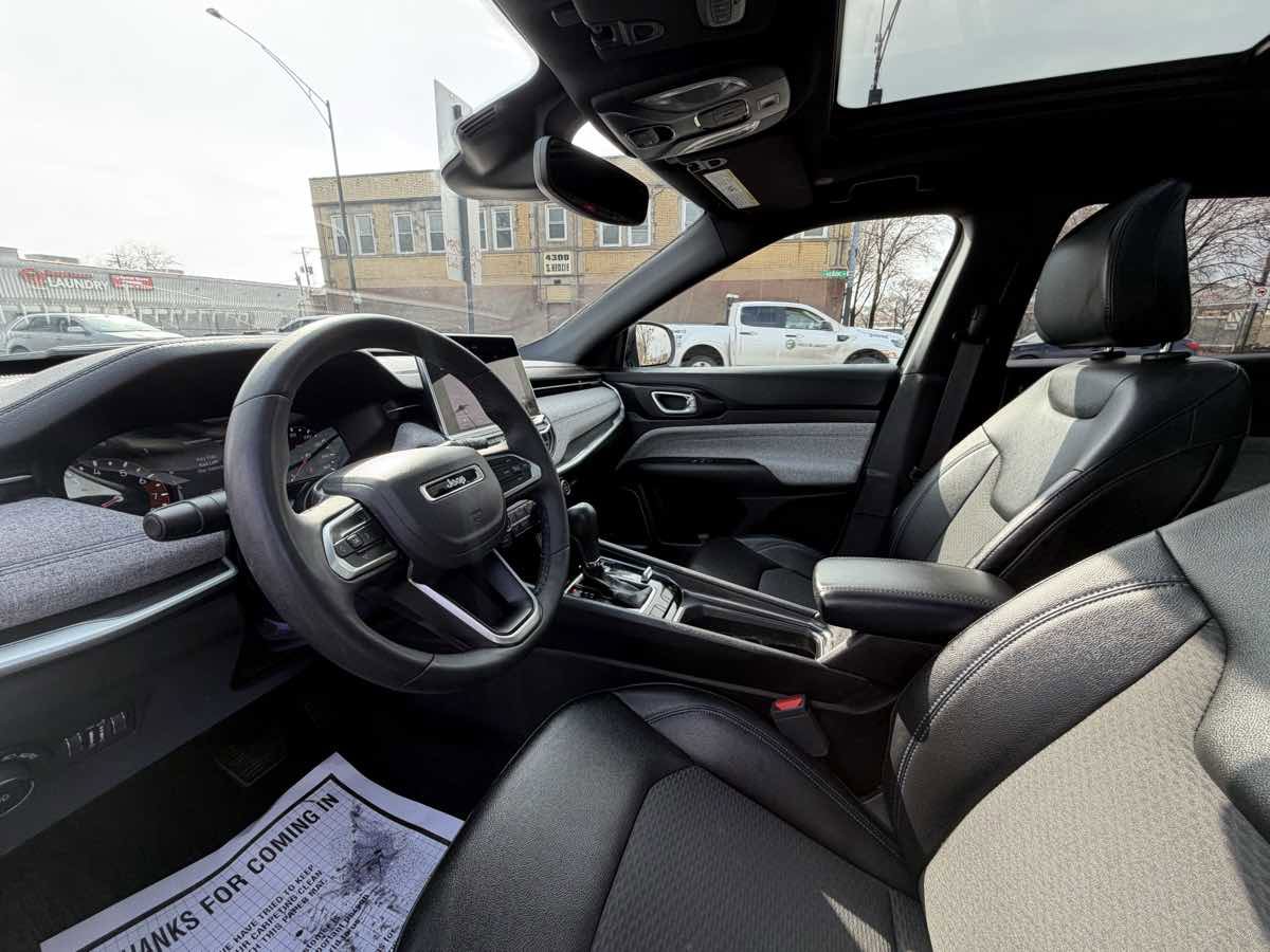 Used 2024 Jeep Compass Latitude w/ Sun and Sound Group image 14