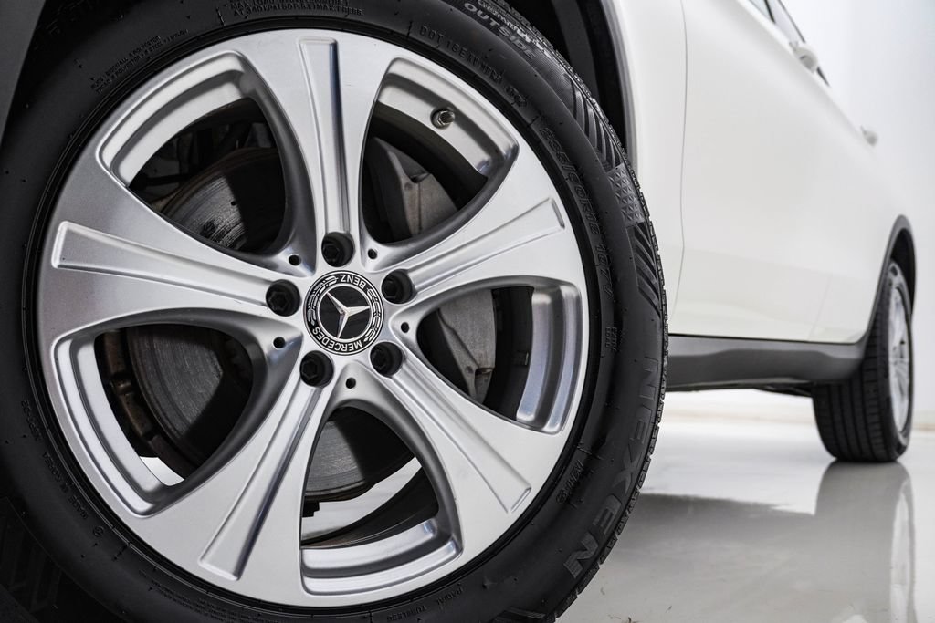 Used 2018 Mercedes-Benz GLC 300 4MATIC image 5