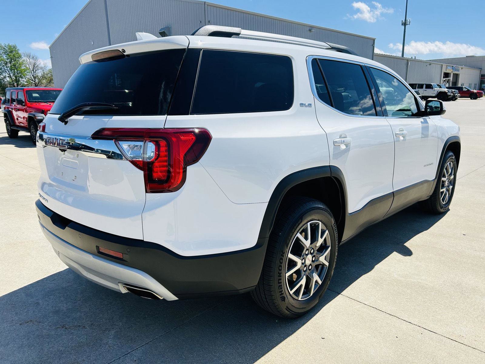 Used 2023 GMC Acadia SLE w/ Driver Convenience Package image 40