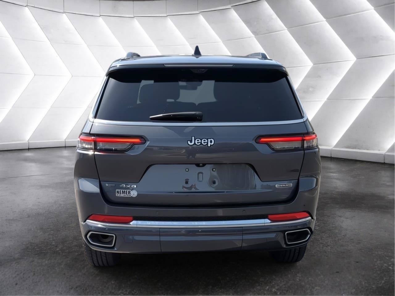 Used 2023 Jeep Grand Cherokee L Overland w/ Advanced Protech Group III AWD/4WD image 5