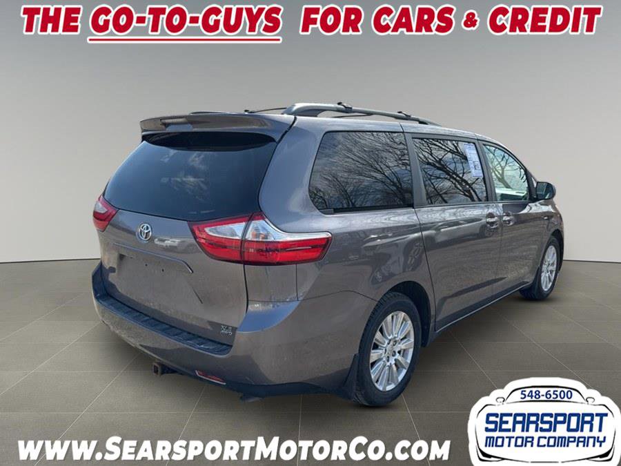 Used 2017 Toyota Sienna XLE AWD/4WD image 5