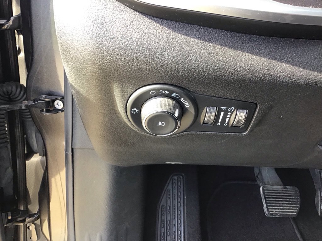 Used 2022 Jeep Compass Latitude w/ Sun and Sound Group AWD/4WD image 18