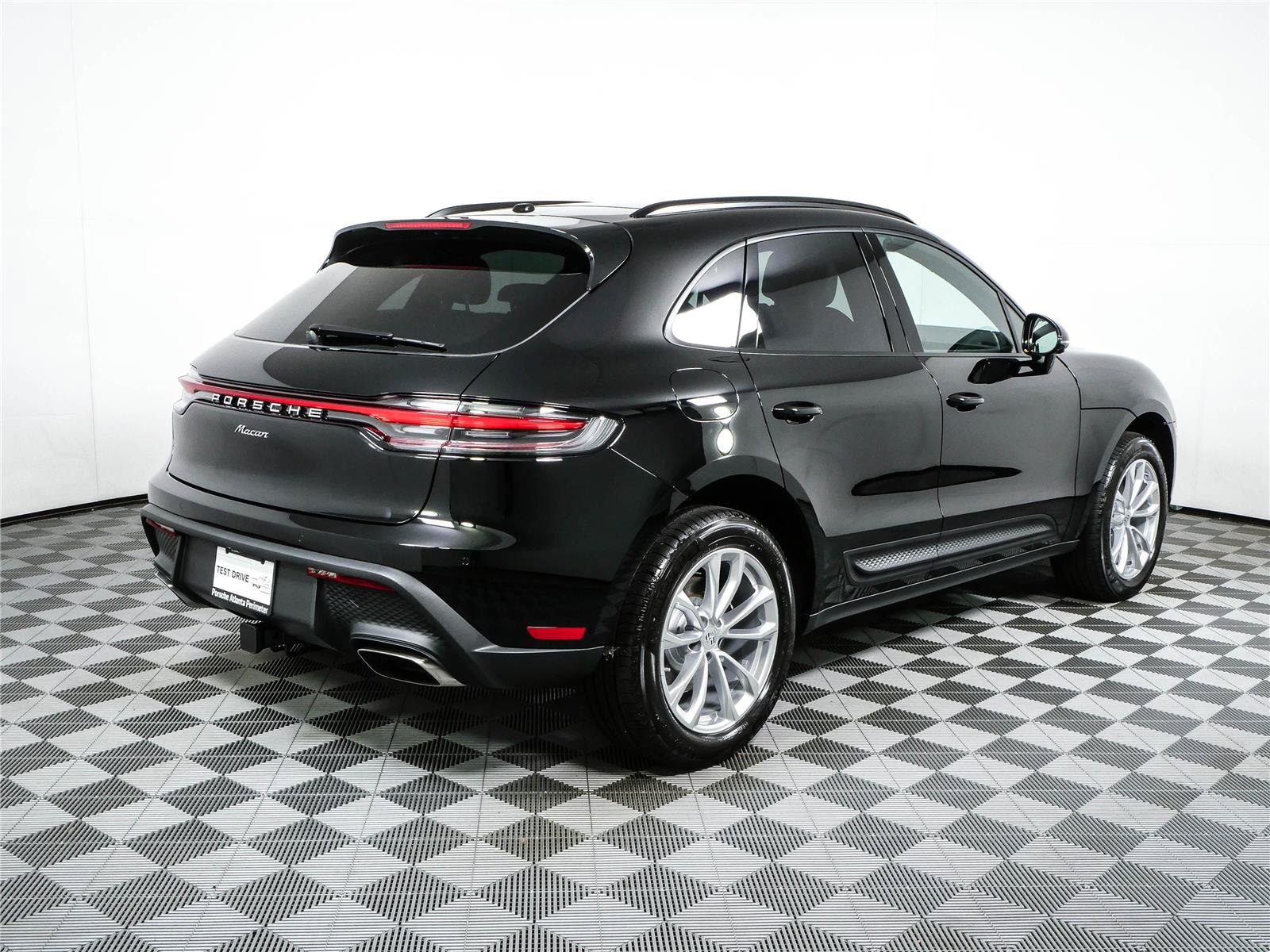 Certified 2026 Porsche Macan Turbo AWD/4WD image 31