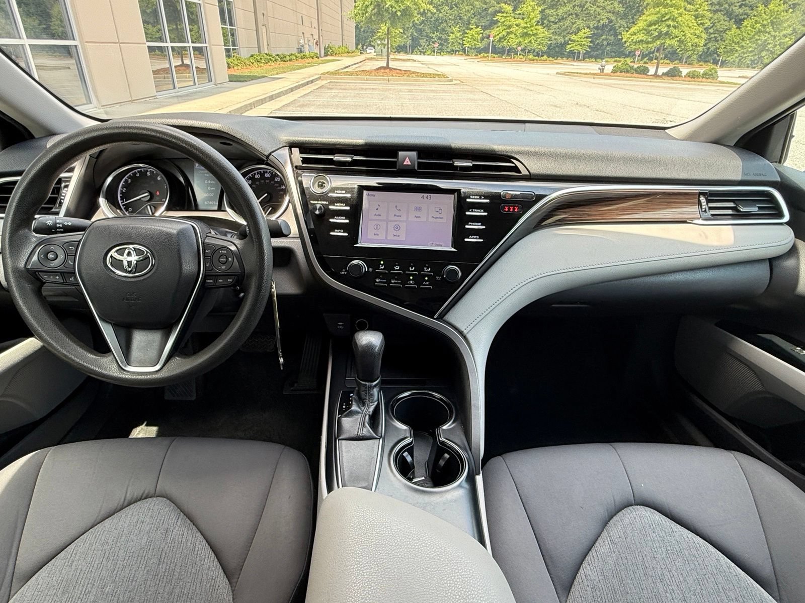 Used 2018 Toyota Camry LE FWD image 23