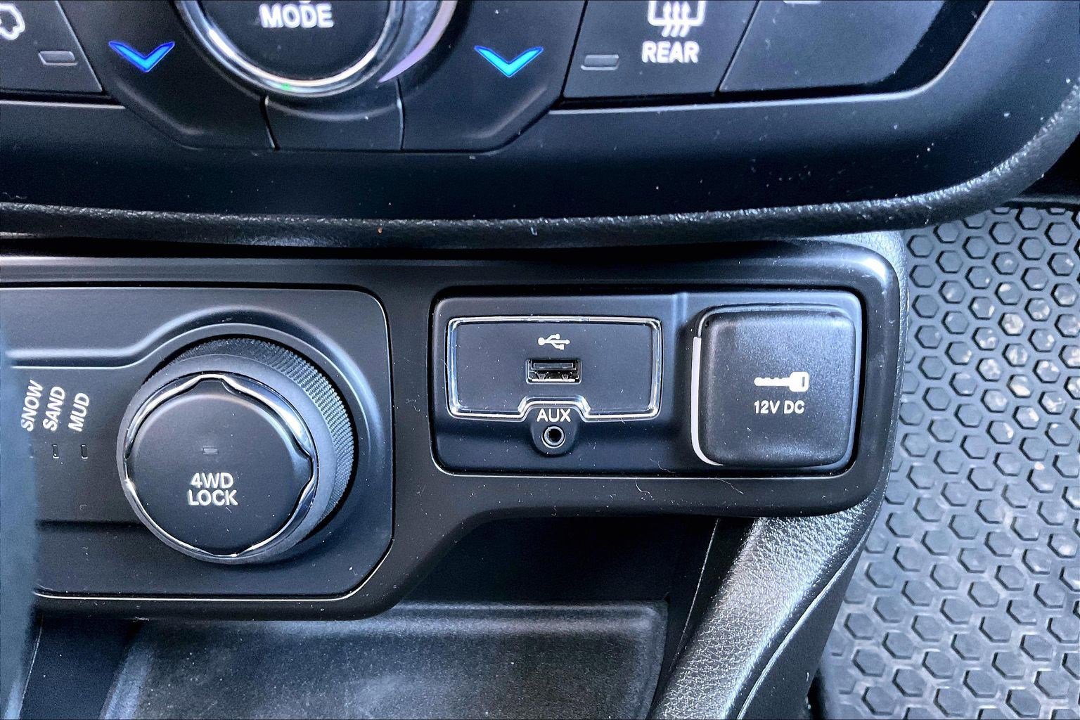 Used 2023 Jeep Renegade Latitude w/ Premium Group AWD/4WD image 21