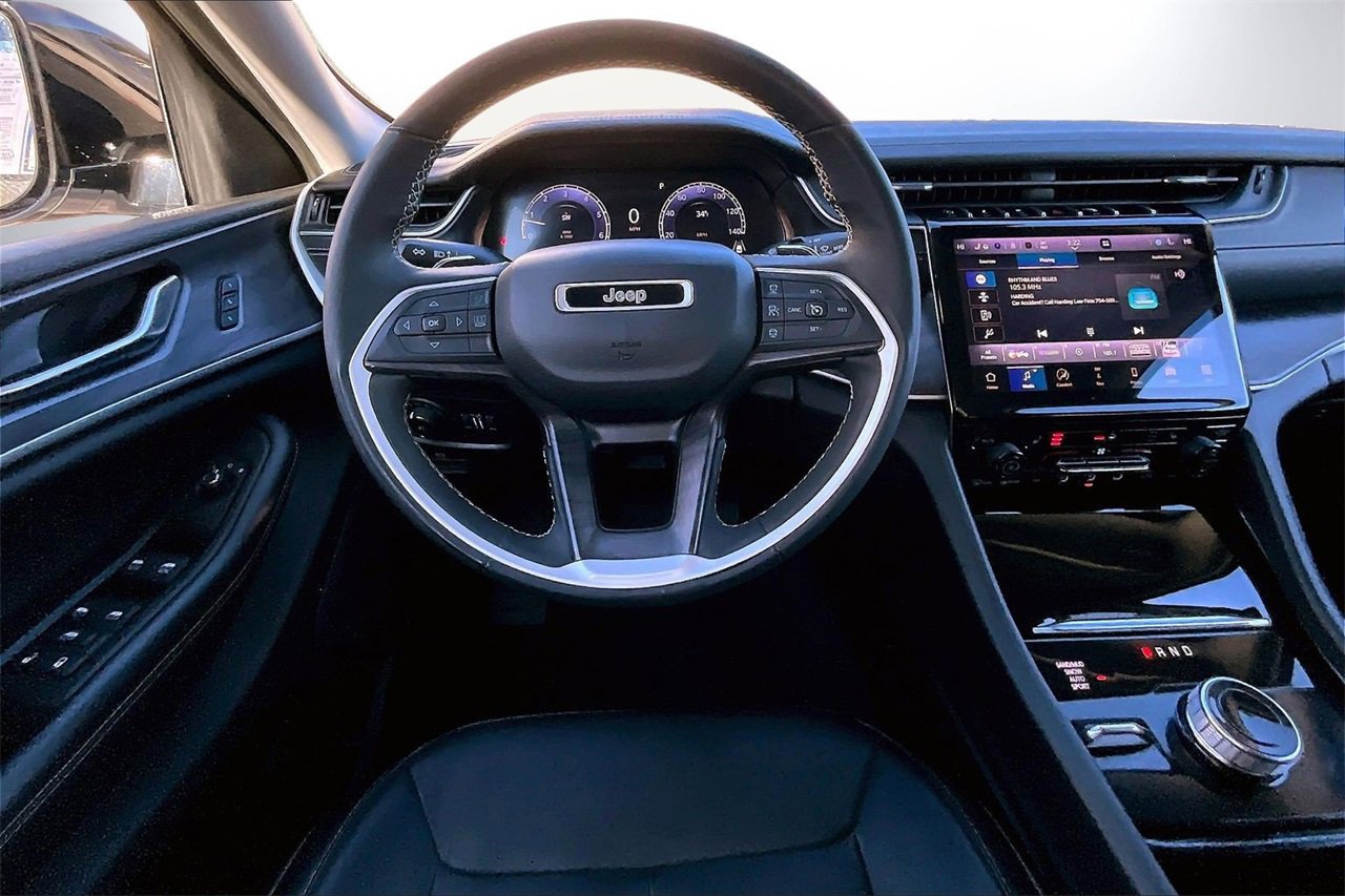 Used 2023 Jeep Grand Cherokee Limited image 11