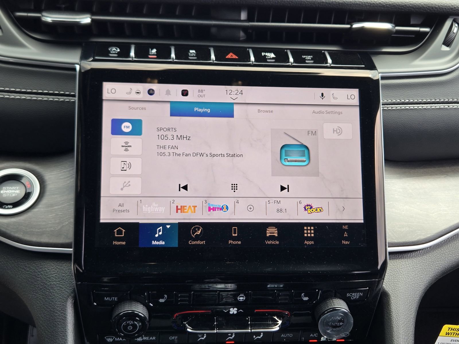 New 2025 Jeep Grand Cherokee Limited w/ Black Appearance Package image 15