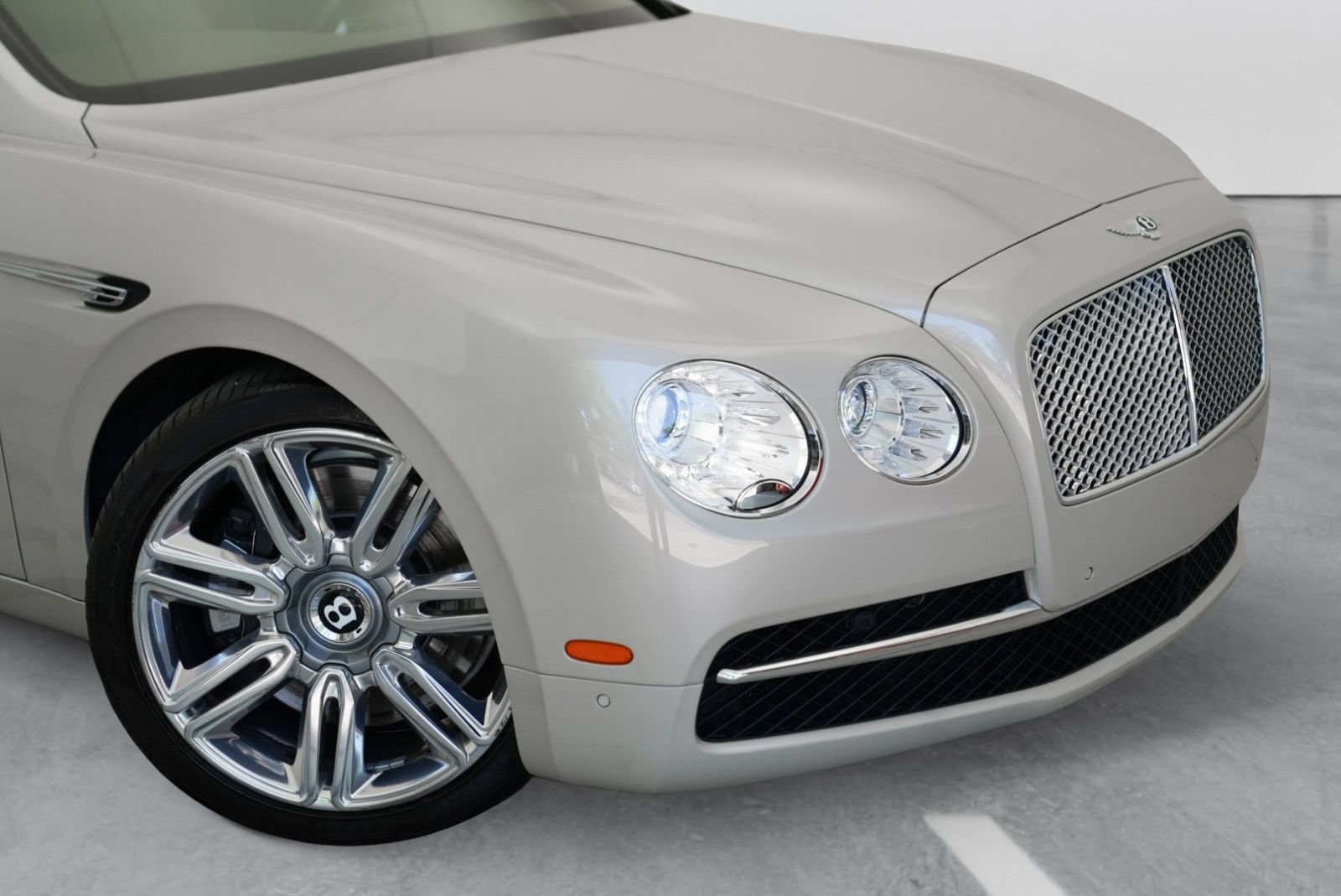 Used 2017 Bentley Flying Spur W12 AWD/4WD image 2