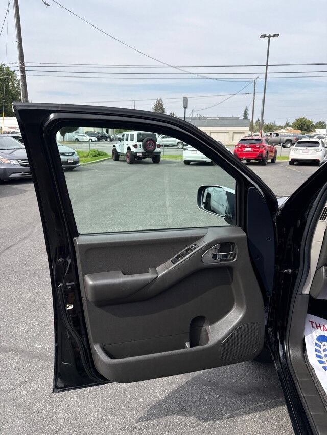 Used 2005 Nissan Frontier NISMO w/ (J01) Sunroof Pkg AWD/4WD image 8