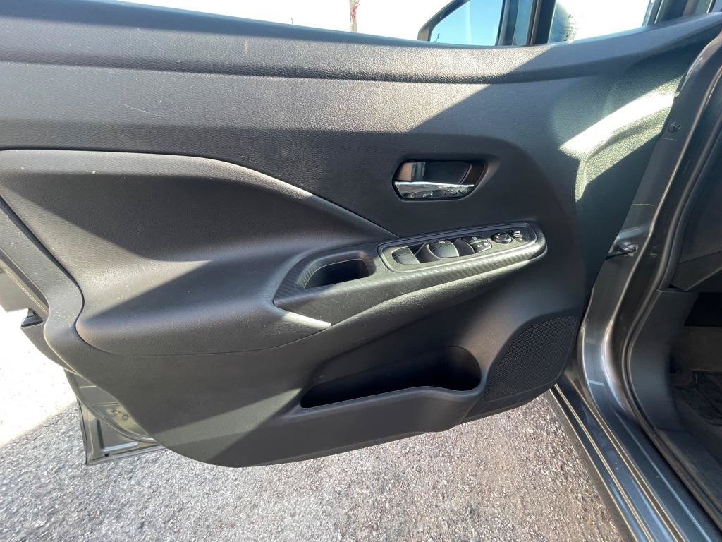 Used 2025 Nissan Versa SV FWD image 9