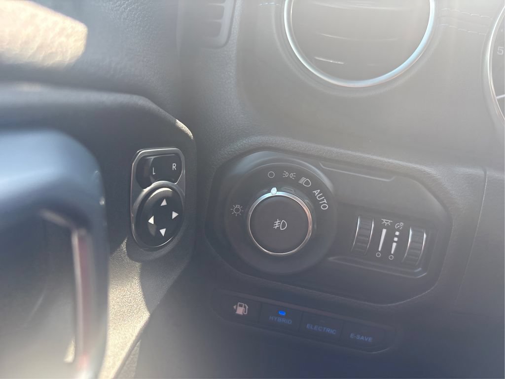 Used 2021 Jeep Wrangler Unlimited Rubicon 4xe w/ Cold Weather Group AWD/4WD image 41