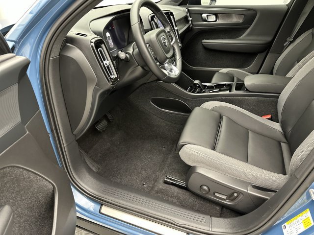 Certified 2023 Volvo C40 Recharge Core AWD/4WD image 11