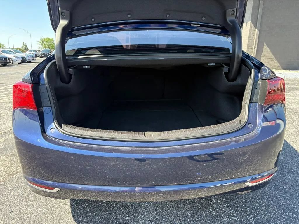 Used 2018 Acura TLX w/ Technology Package FWD image 9