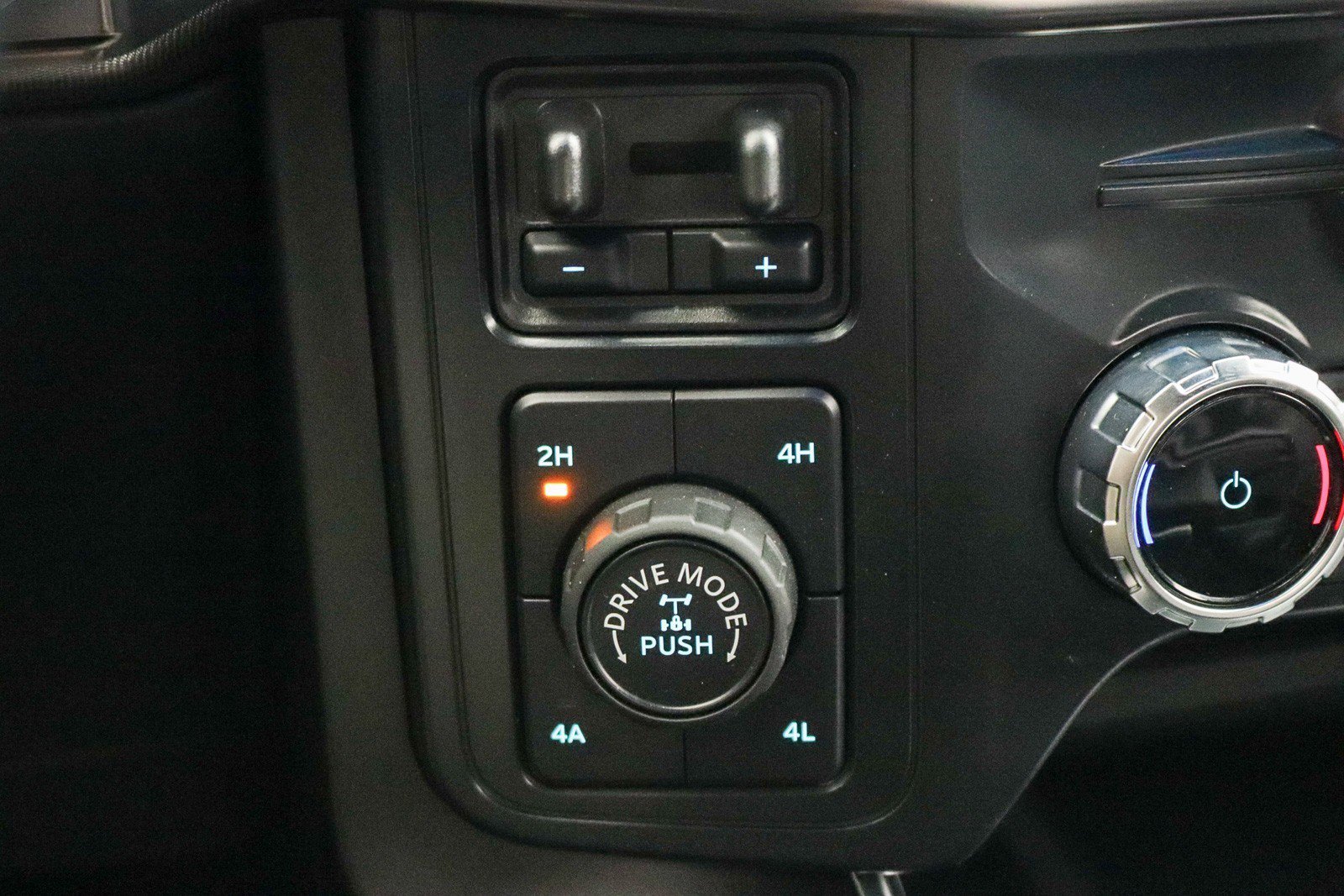 Used 2025 Ford F150 Raptor AWD/4WD image 33