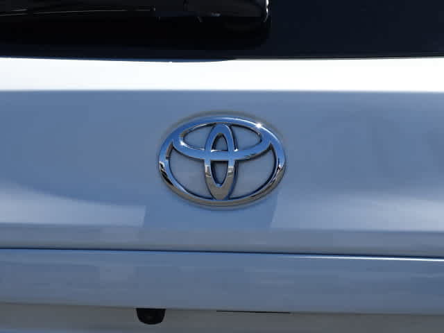 Certified 2022 Toyota Corolla Cross XLE w/ Convenience Package AWD/4WD image 9