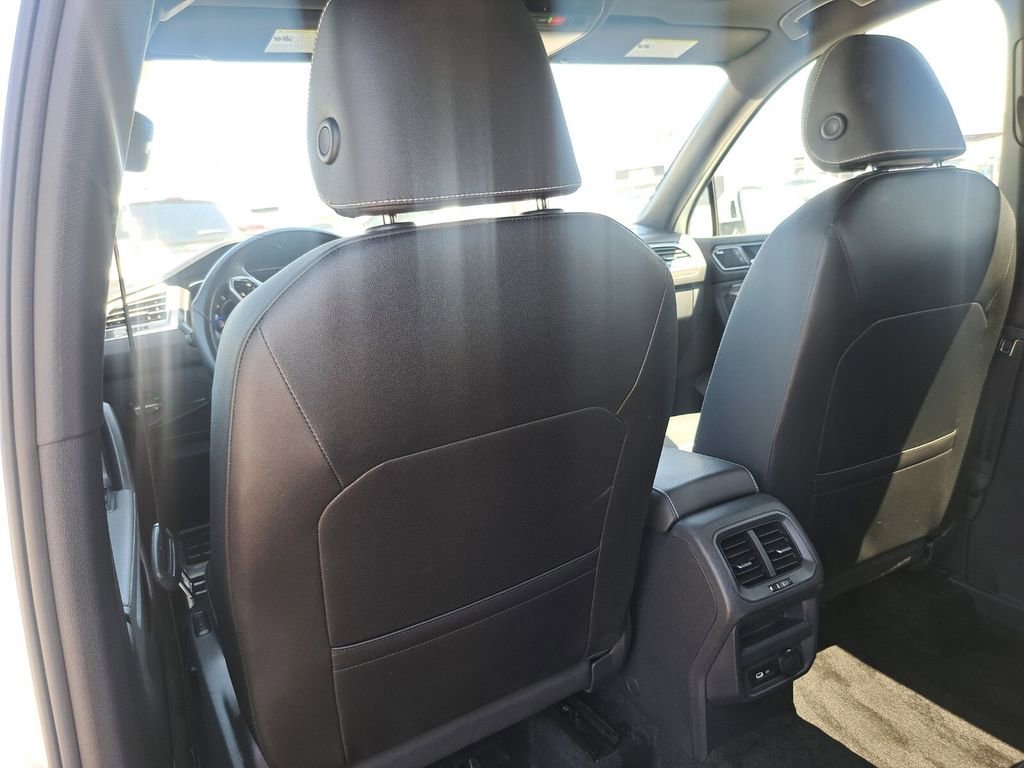 Used 2023 Volkswagen Tiguan SEL R-Line image 23