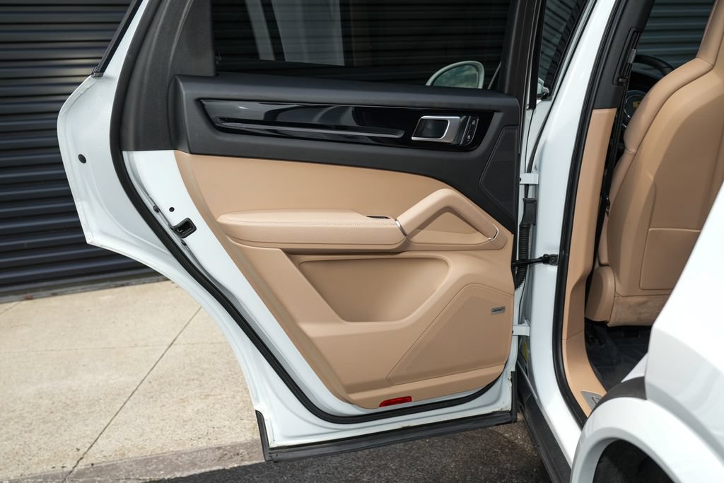 Certified 2022 Porsche Cayenne Coupe AWD/4WD image 33