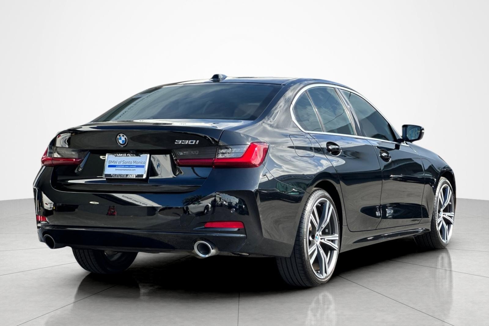 Used 2024 BMW 330i Sedan w/ Convenience Package RWD image 5