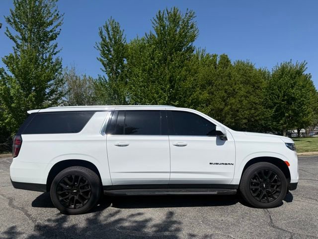 Used 2022 Chevrolet Suburban LT AWD/4WD image 2