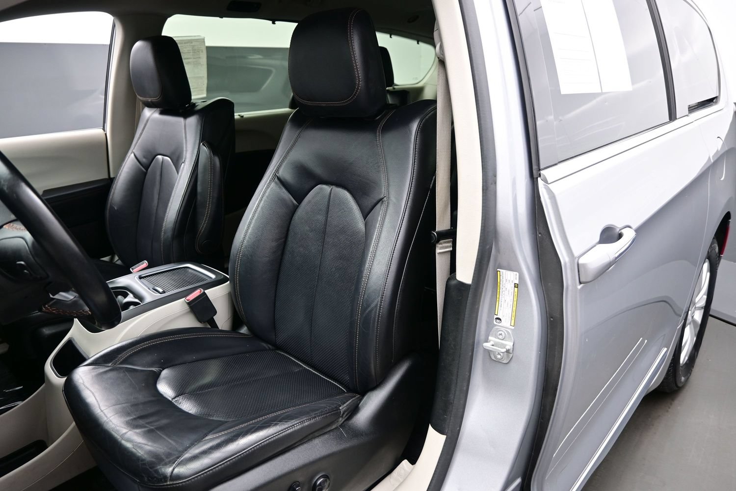 Used 2018 Chrysler Pacifica Touring-L Plus FWD image 11