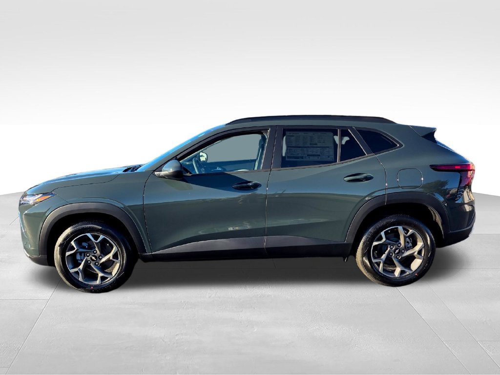New 2026 Chevrolet Trax LT w/ LT Convenience Package FWD image 2