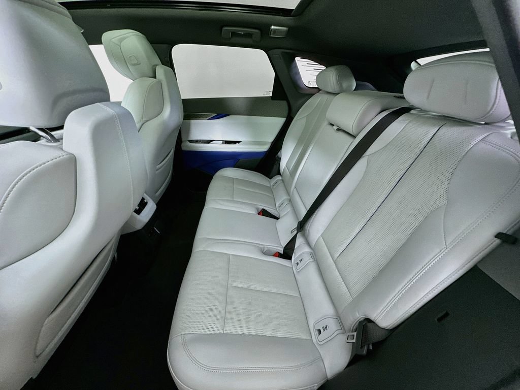 Certified 2025 Cadillac Optiq Sport 2 AWD/4WD image 31