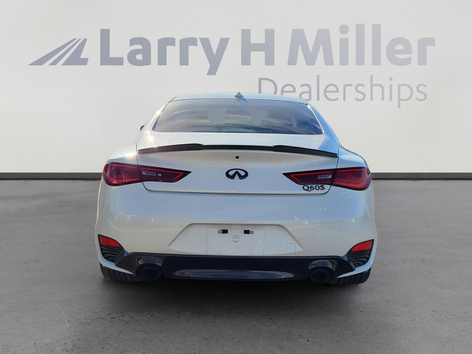 Used 2018 INFINITI Q60 Red Sport 400 w/ Sensory Package 3.0T Sport image 4
