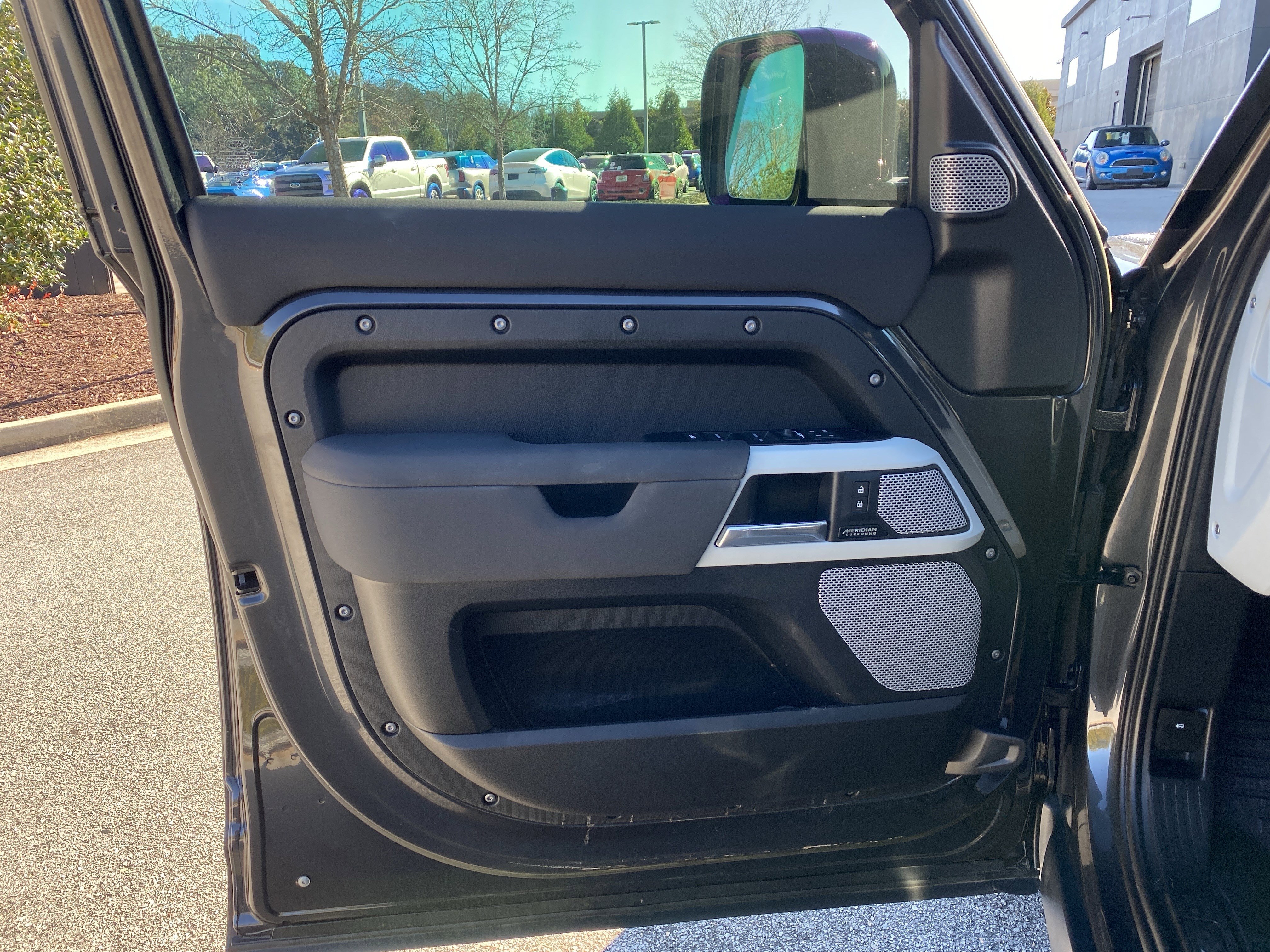 Used 2023 Land Rover Defender 130 X-Dynamic SE image 23