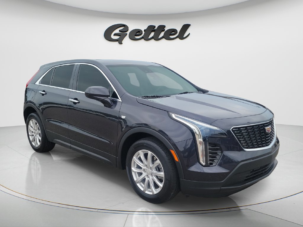 Used 2023 Cadillac XT4 Luxury w/ Cold Weather Package FWD image 3