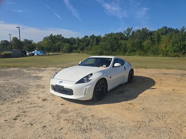 Used 2020 Nissan 370Z Coupe RWD image 2