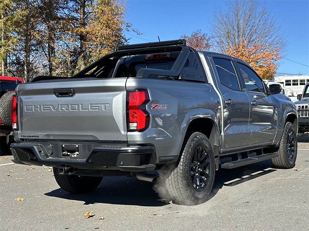 Used 2025 Chevrolet Colorado Z71 w/ Midnight Edition image 5