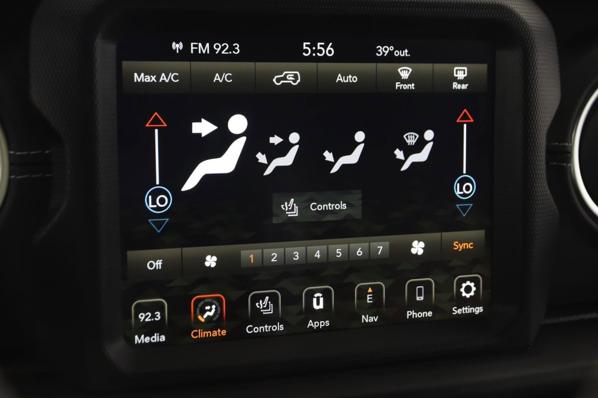 Used 2022 Jeep Wrangler Unlimited Sahara w/ Cold Weather Group image 31