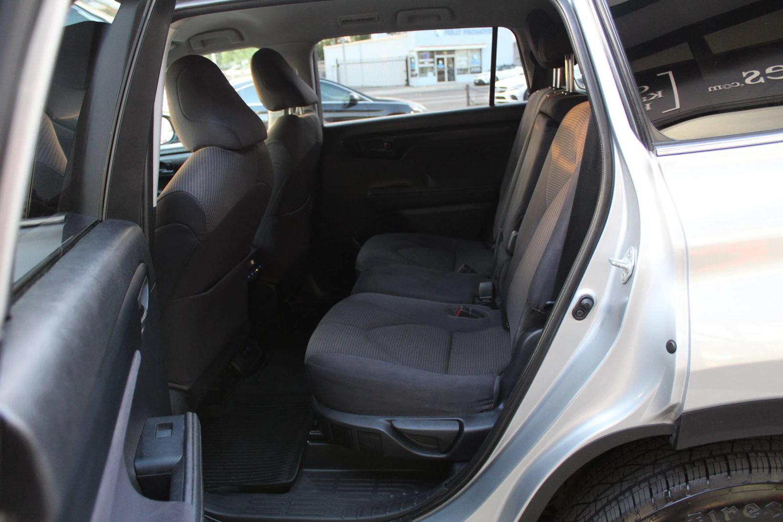 Used 2021 Toyota Highlander L FWD image 13