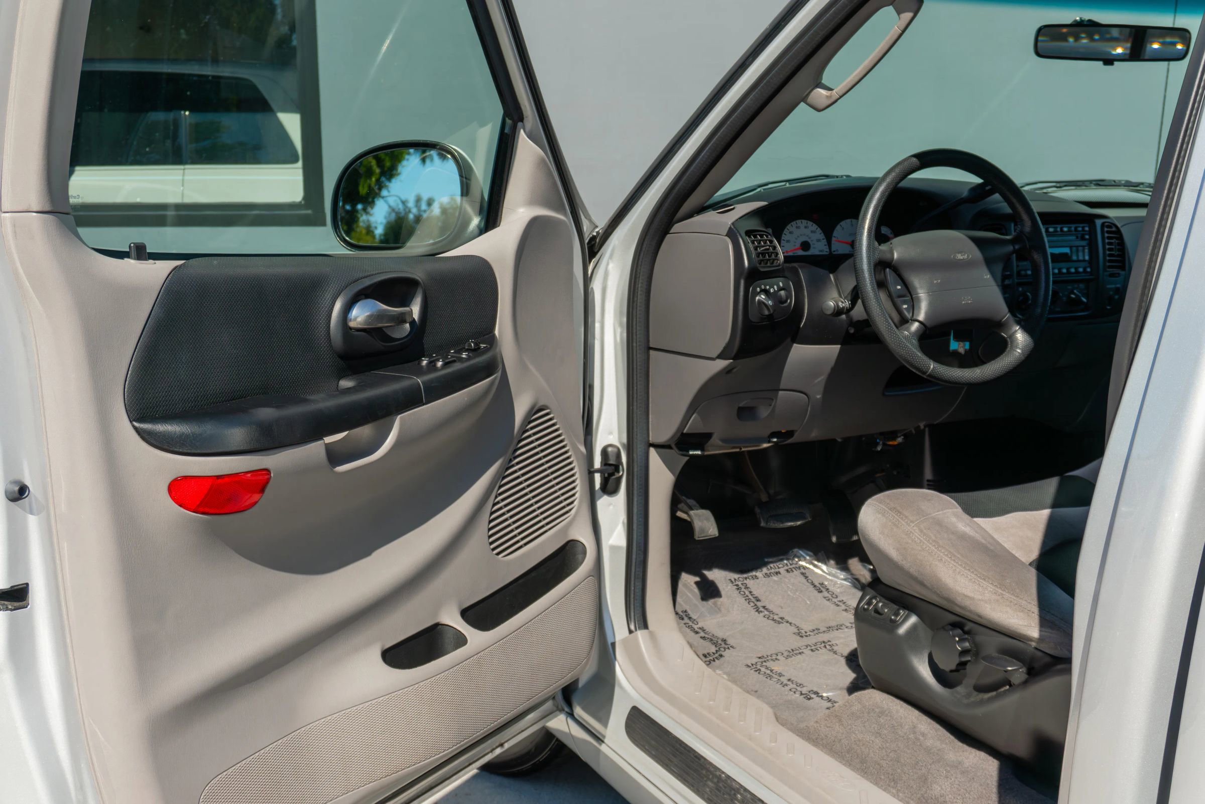 Used 2004 Ford F150 Lightning RWD image 57