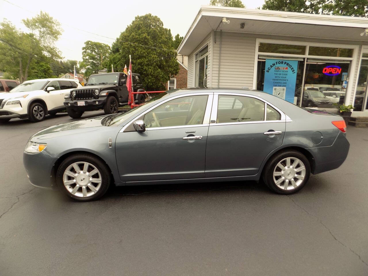 Used 2011 Lincoln MKZ FWD image 9