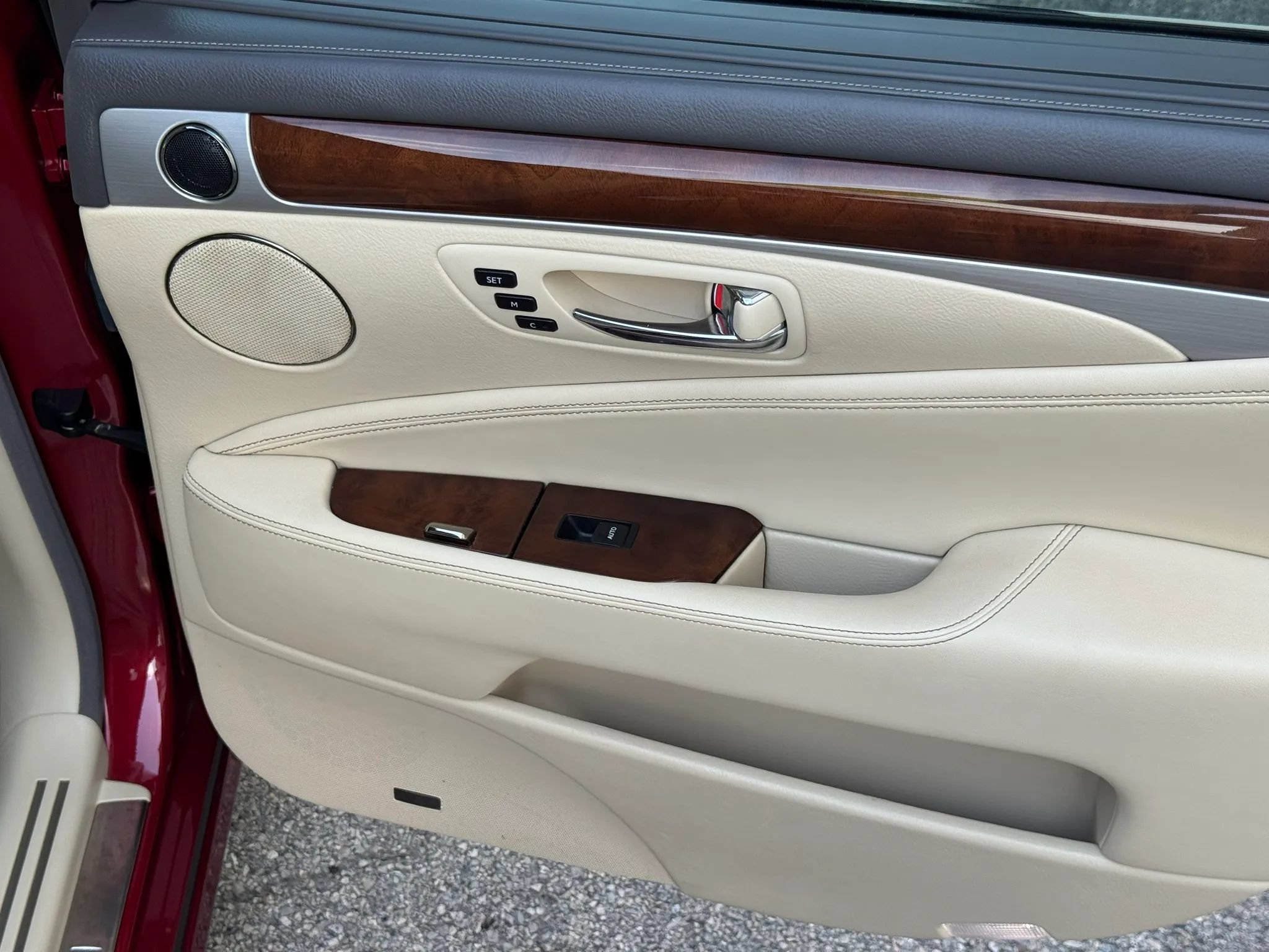 Used 2013 Lexus LS 460 L w/ Ultra Luxury Pkg AWD/4WD image 27