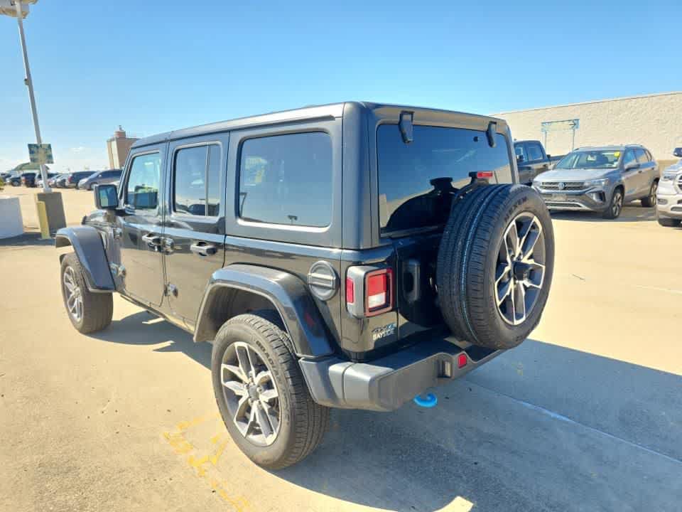 Used 2024 Jeep Wrangler Unlimited w/ Technology Group AWD/4WD image 2