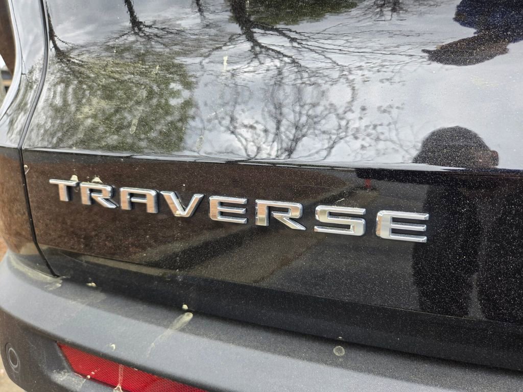 Used 2025 Chevrolet Traverse LT image 11