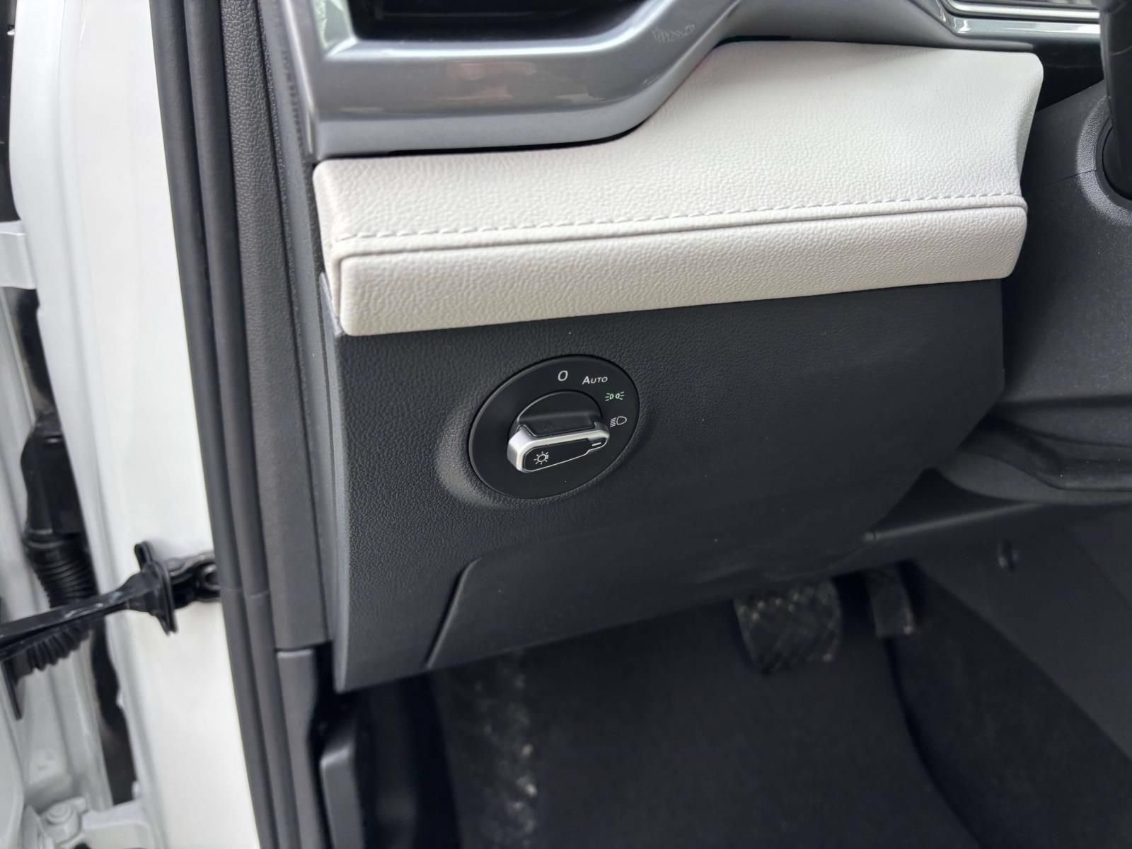 New 2026 Volkswagen Taos SEL AWD/4WD image 16
