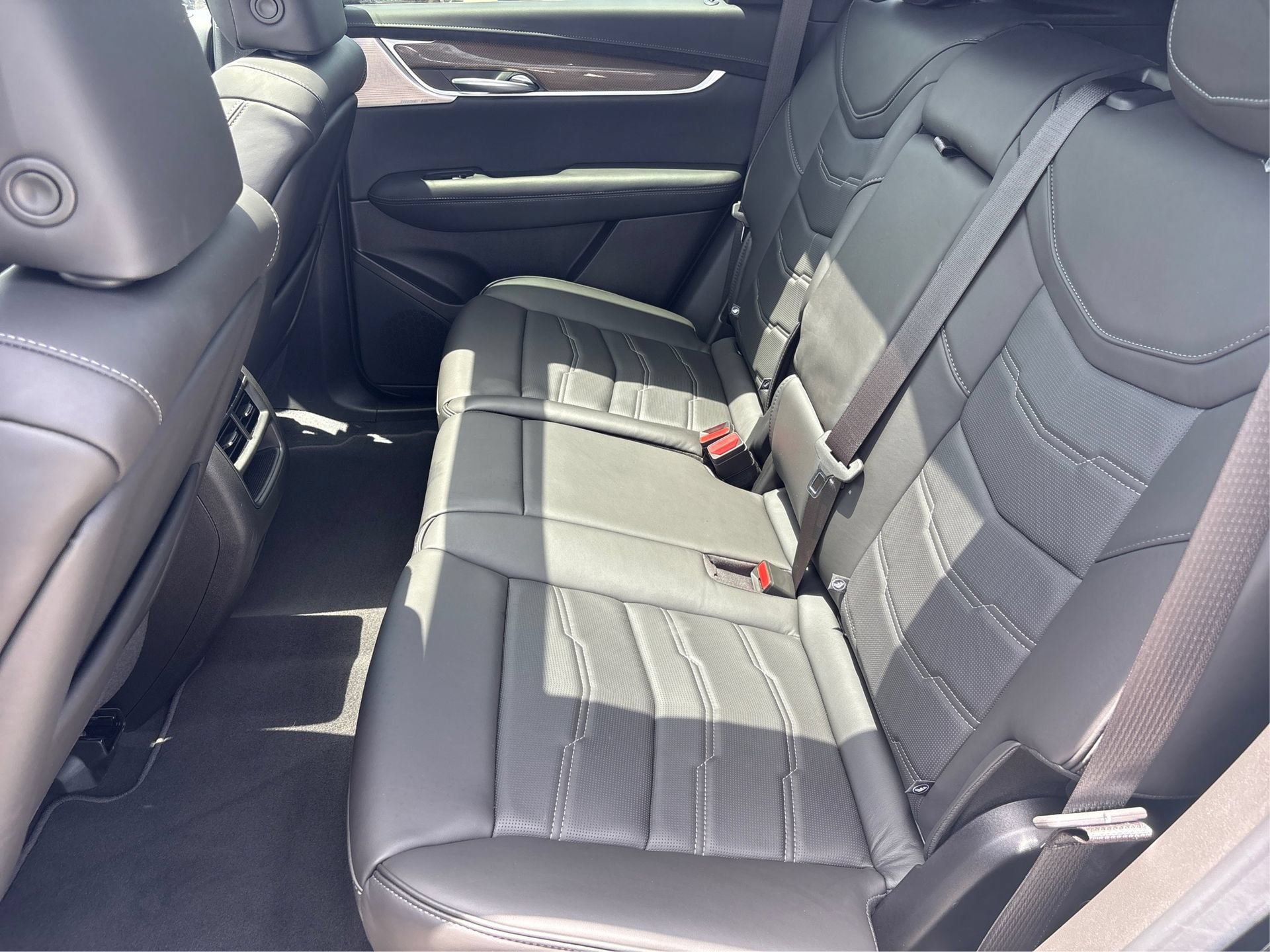 New 2024 Cadillac XT5 Sportv w/ Platinum Package AWD/4WD image 10