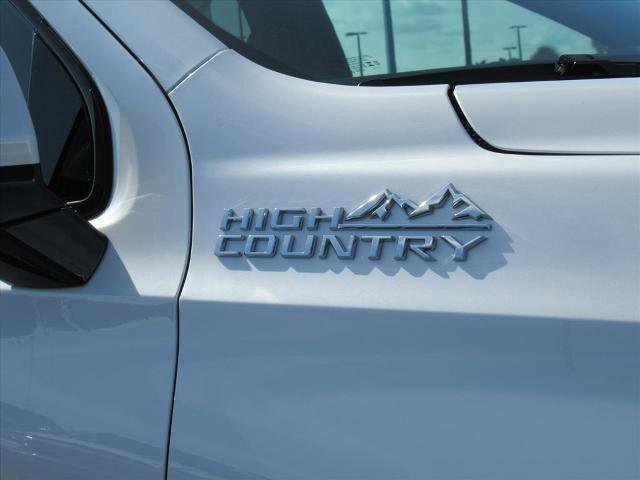Certified 2025 Chevrolet Suburban High Country AWD/4WD image 8
